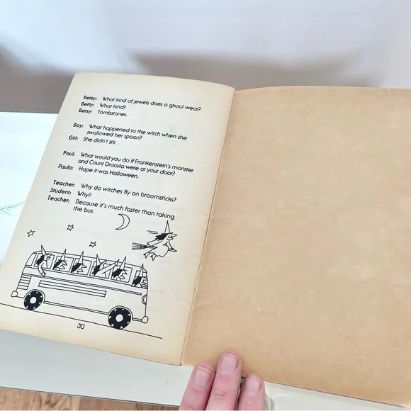 Vintage 101 Favorite Monster Jokes Book - Picture 6 of 7